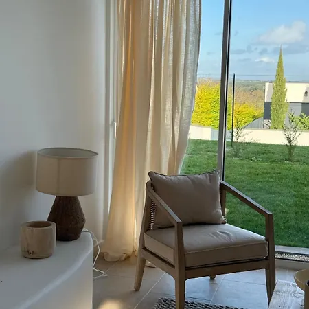 Jolie Avec Bain Balnéothérapie * Colombiers (Vienne)
